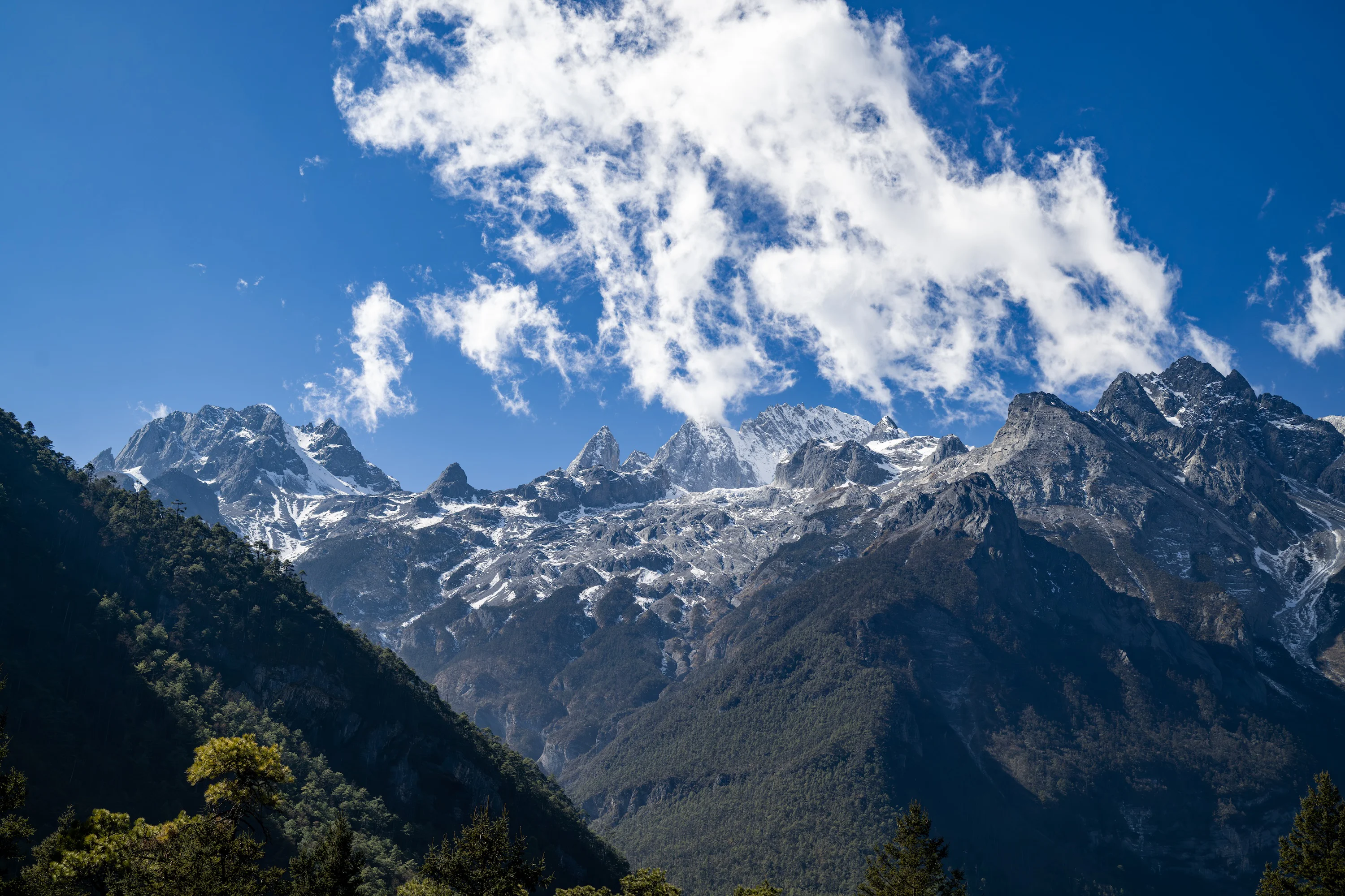 Snow peaks of the Jade Dragon range